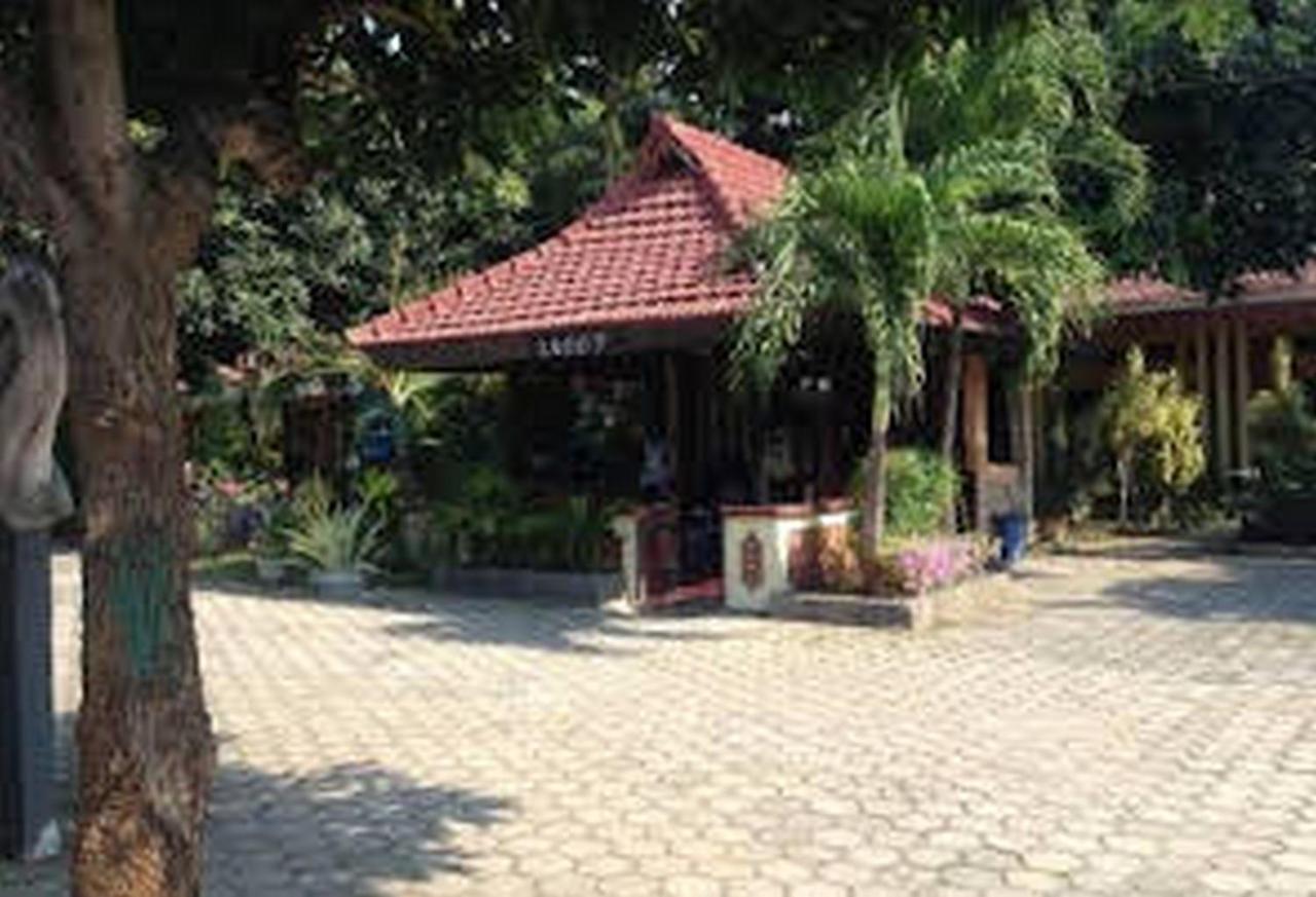 Hotel Nirwana Situbondo Redpartner Banyuanget Exterior photo